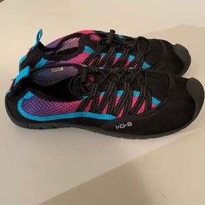 Women’s size 7 body glove sidewinder water shoes.
